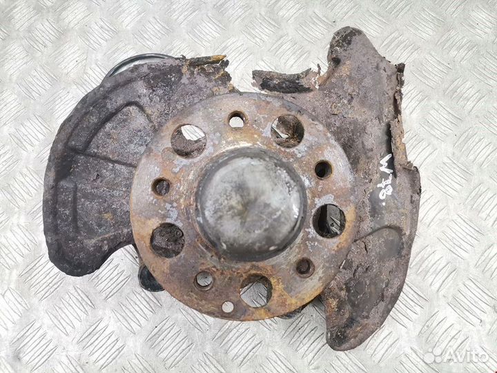 Ступица передняя правая Mercedes-Benz CLK-Класс