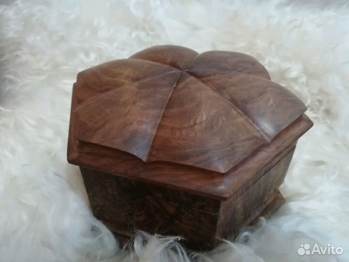 Шкатулка из капа ореха