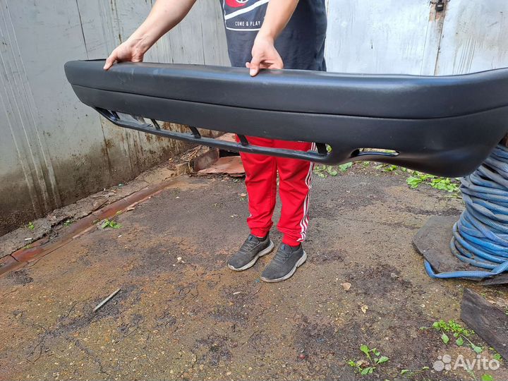 Бампер передний на audi 80