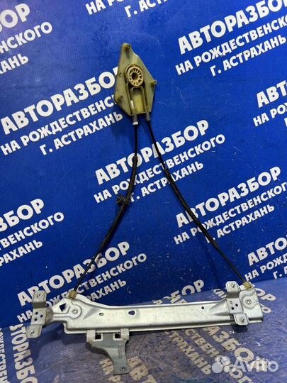 Задний левый стеклоподъёмник Renault Fluence 1