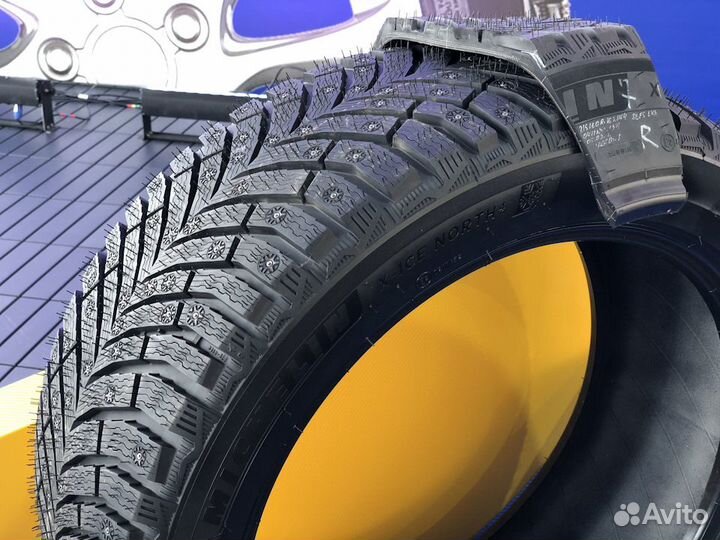 Michelin X-Ice North 4 215/50 R17 113