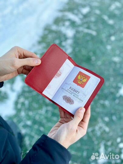 Обложка на паспорт красная