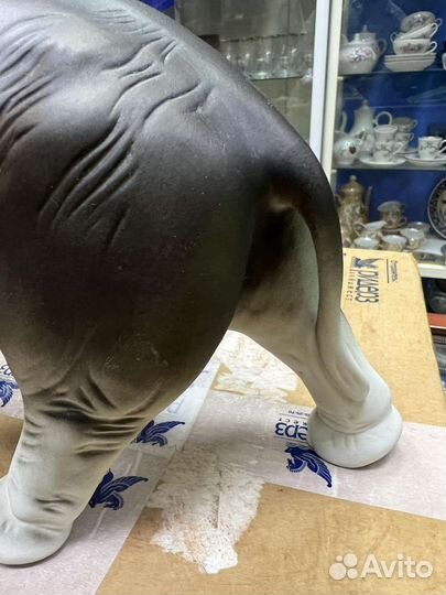 Красивая статуэтка слона. фарфор. чехия