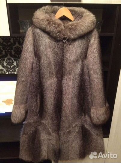 Шуба из нутрии с капюшоном