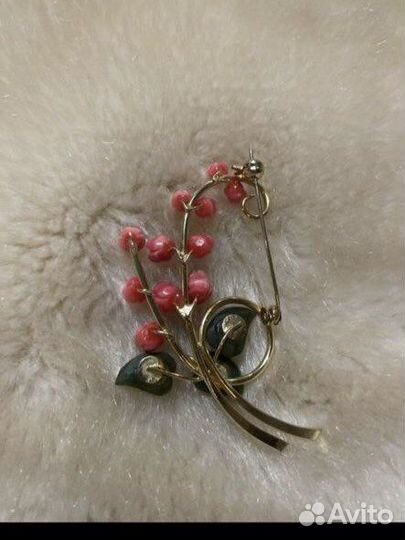 Винтаж брошь коралл и нефрит 11 роз