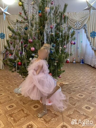 Платье на девочку праздничное 122 р-р