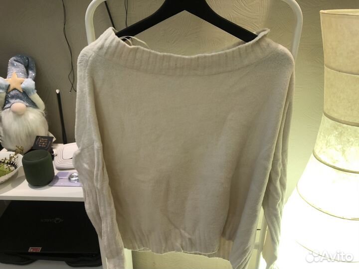 Плюшевый белый свитер