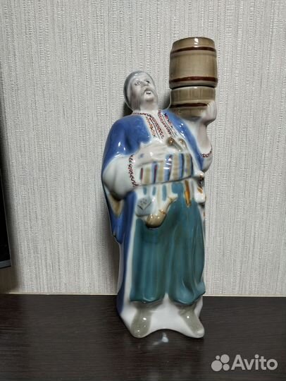 Статуэтка,штоф Казак, фарфор.Полонное