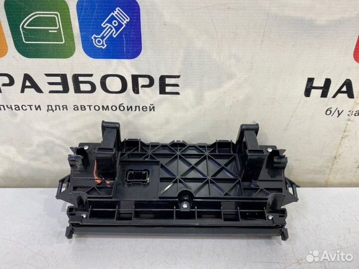 Панель управления климат-контролем Toyota Camry