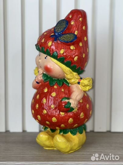 Фигурка садовая ягодка клубничка для дачи и сада