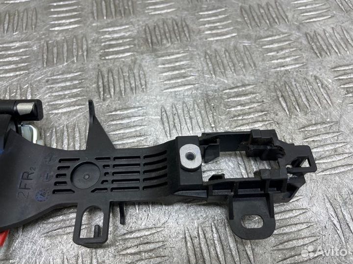 Кронштейн ручки передний правый Toyota Camry V50