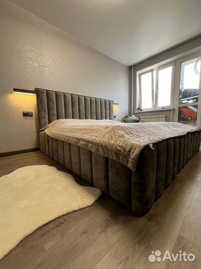 Белая кровать