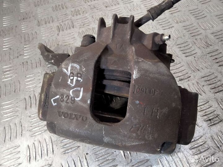 Суппорт передний левый Volvo S60 2000-2004