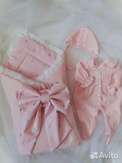 Комплект на выписку для девочки новый