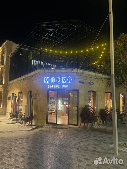 Официант (ка)