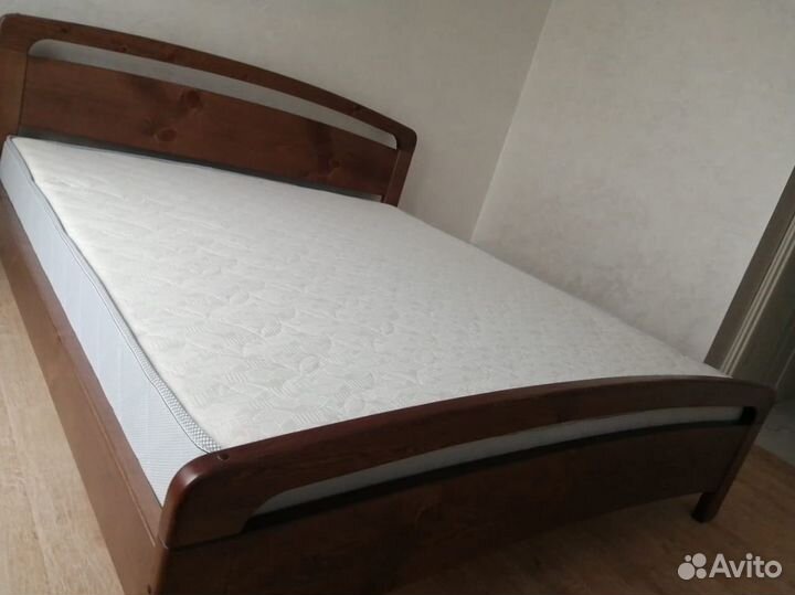 Кровати новые из массива дерева