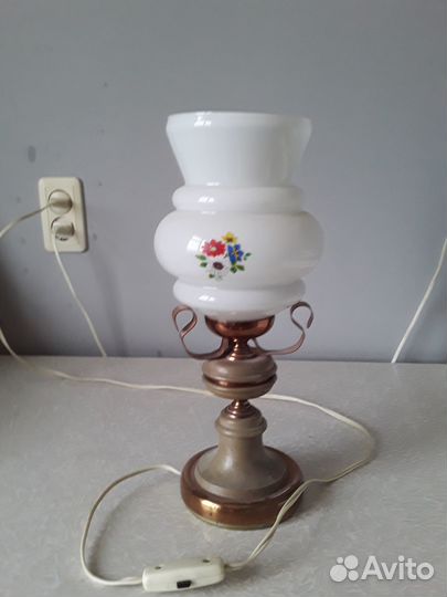 Лампа настольная