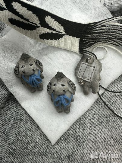 Брошь ослик