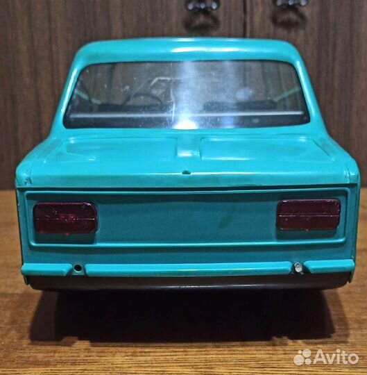 Игрушка Ваз 2103 Жигули 1978 год зелёная 1:10