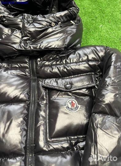 Пуховик Moncler для стильных зимних прогулок