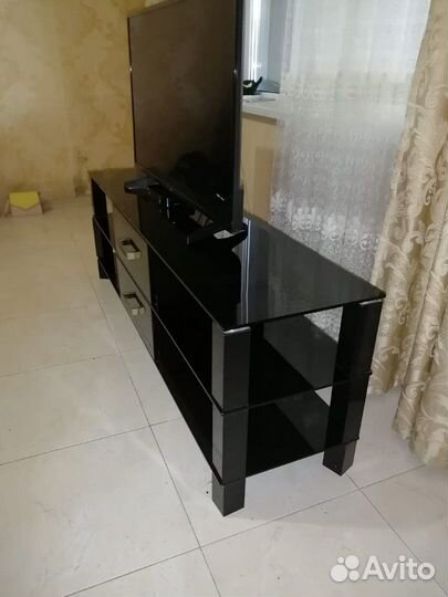 Стеклянная тумба