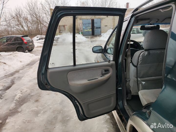 Задняя левая дверь Спортейдж 1