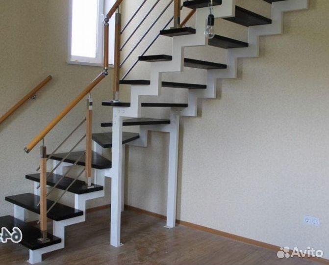 Сварной Каркас Лестницы на Ломанном Косоуре с Гара