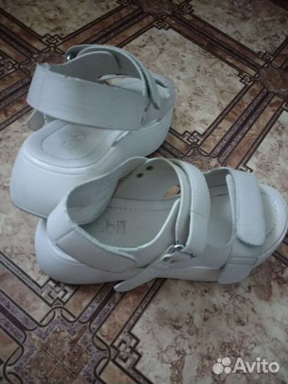 Босоножки, сандали