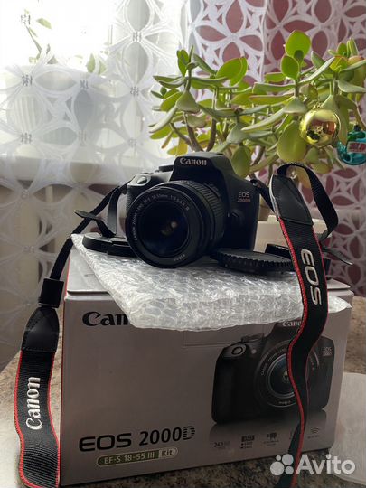 Фотоаппарат Canon 2000d