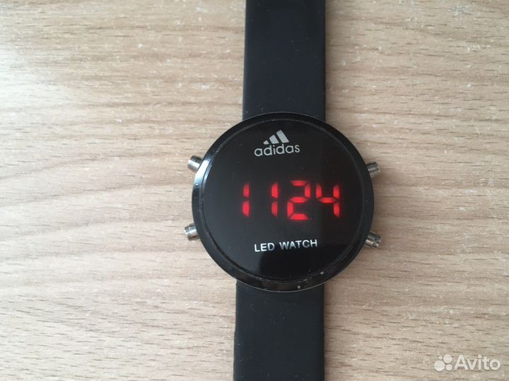 Электронные часы Adidas