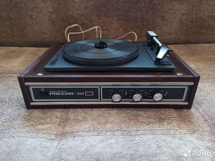 Виниловый проигрыватель