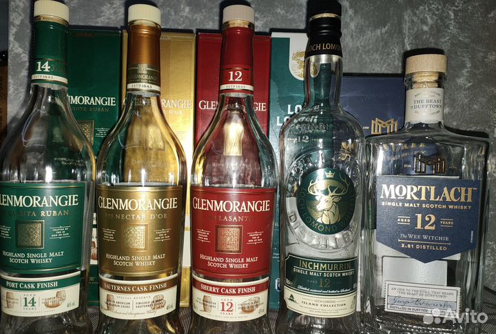 Коробки с пустыми бутылками (виски,коньяк)