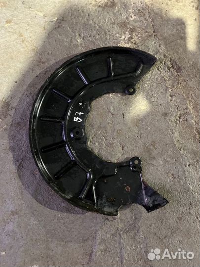 Пыльник тормозного диска передний левый Volkswagen