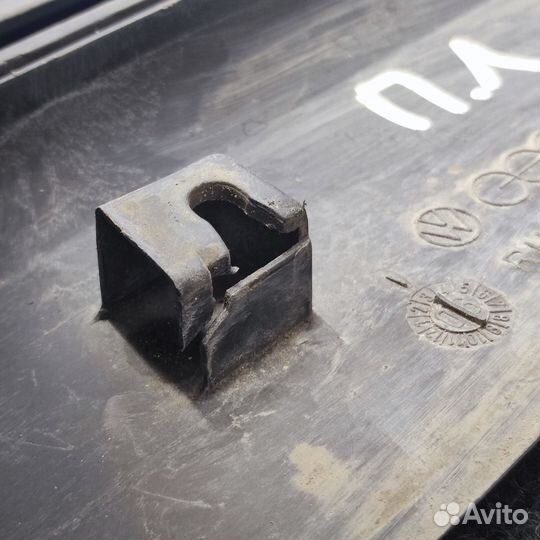 Узкий молдинг двери Volkswagen Passat B3