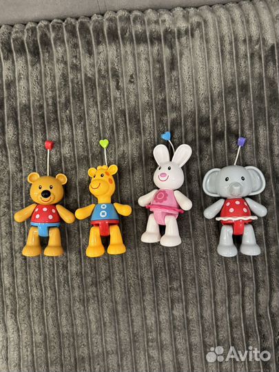 Мобиль на кроватку жирафики