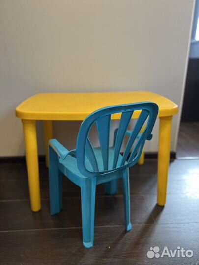 Комплект стол и стульчик