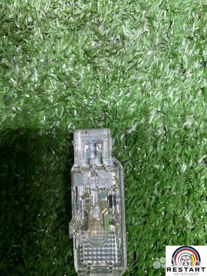 Фонарь салона (плафон) задний левый Volkswagen 6