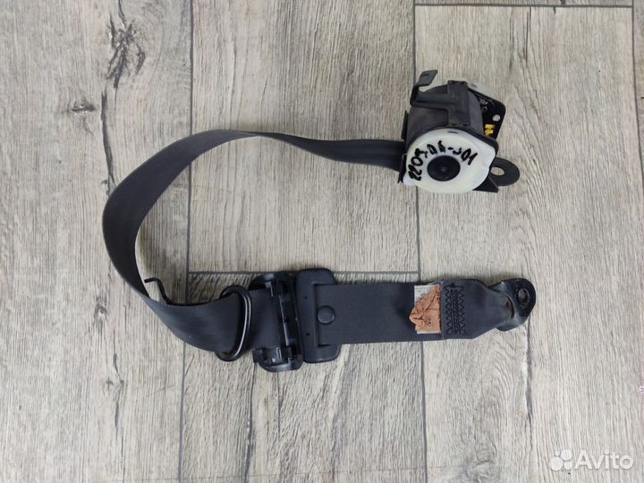 Ремень безопасности задний левый Carina E