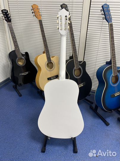 Классическая гитара для новичков (новая)