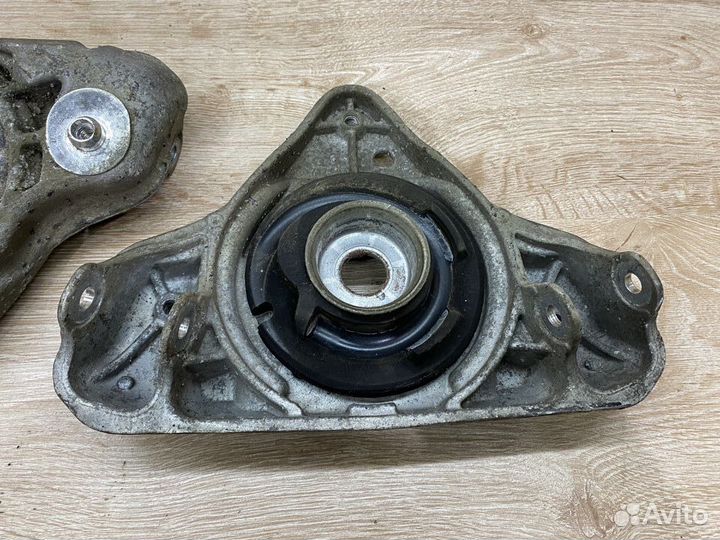 Кронштейн амортизатора Audi A4 B6, Audi A4 B7