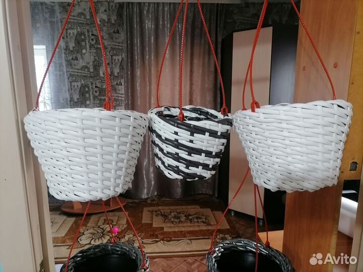 Кашпо подвесное и ведёрки плетеные