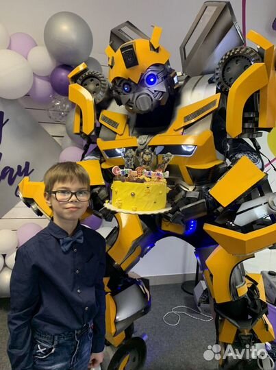 Трансформеры аниматоры роботы Бамблби праздник