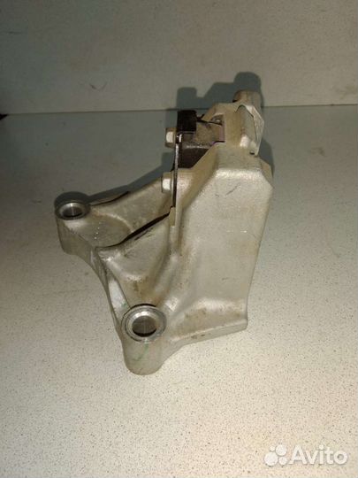 Крепление МКПП Kia Rio