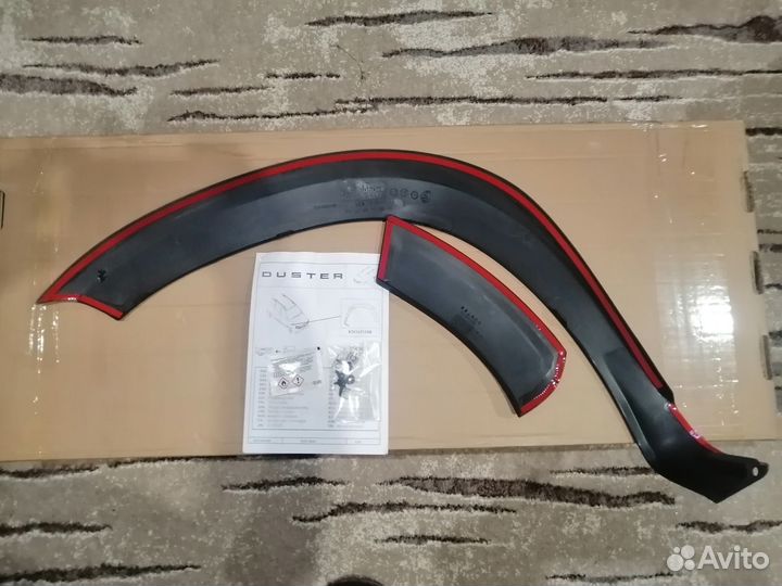 Новая накладка крыла передня правая Renault Duster