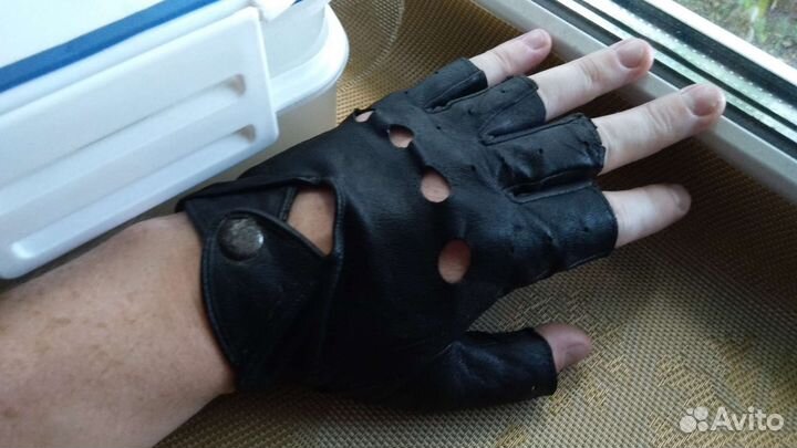 Кожаные перчатки без пальцев мужские