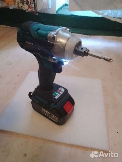 Гайковерт с отверстием под биту бесщеточный 2 акб