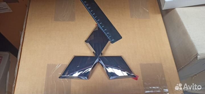 Эмблема Mitsubishi Pajero Sport L200 15- MN167684