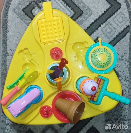 Столик для лепки из теста типа Play-Doh