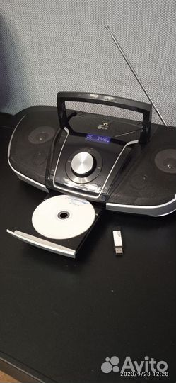 Переносной музыкальный центр LG с bluetooth