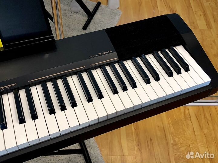 Casio CDP-130 и банкетка, цифровое пианино